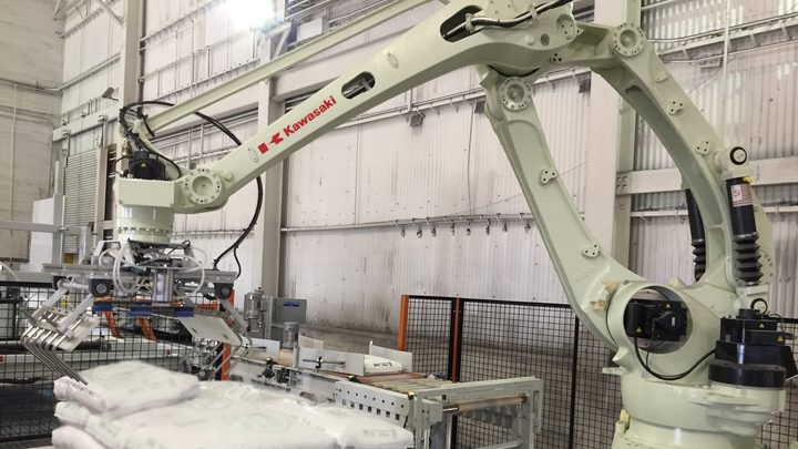 Palletizing Sensitive Product in Extreme Heat Kawasaki Robotics CP180L