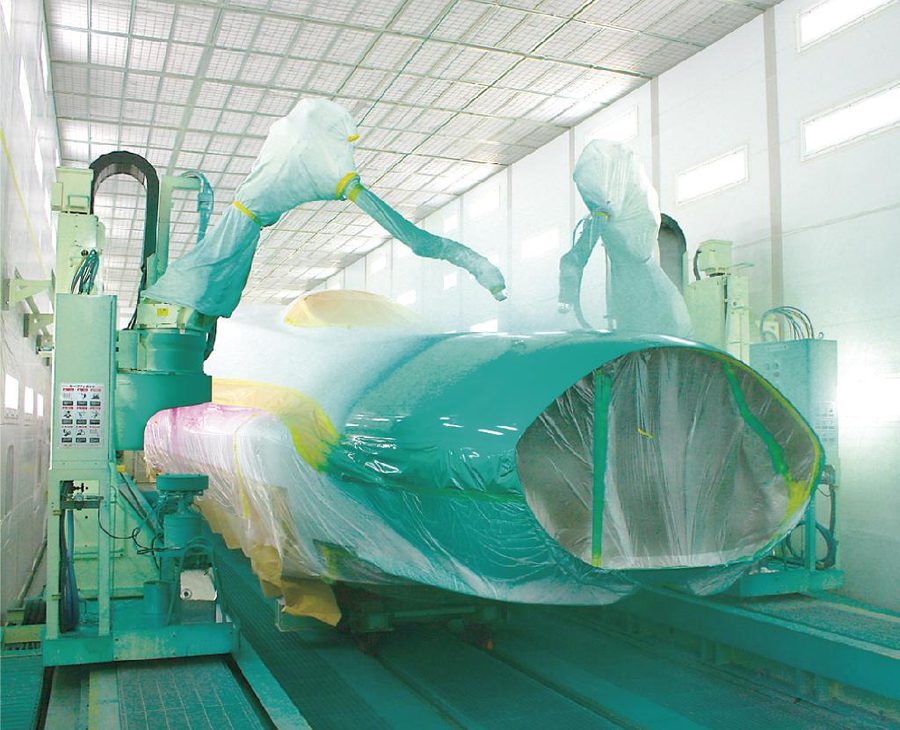 Průmyslové roboty určené pro aplikace lakování se využívají všude, kde se vyžaduje nejvyšší kvalita lakovaného povrchu a vysoký výkon. Zároveň přináší zásadní prvky pro snížení rizika ovlivňující lidské zdraví.