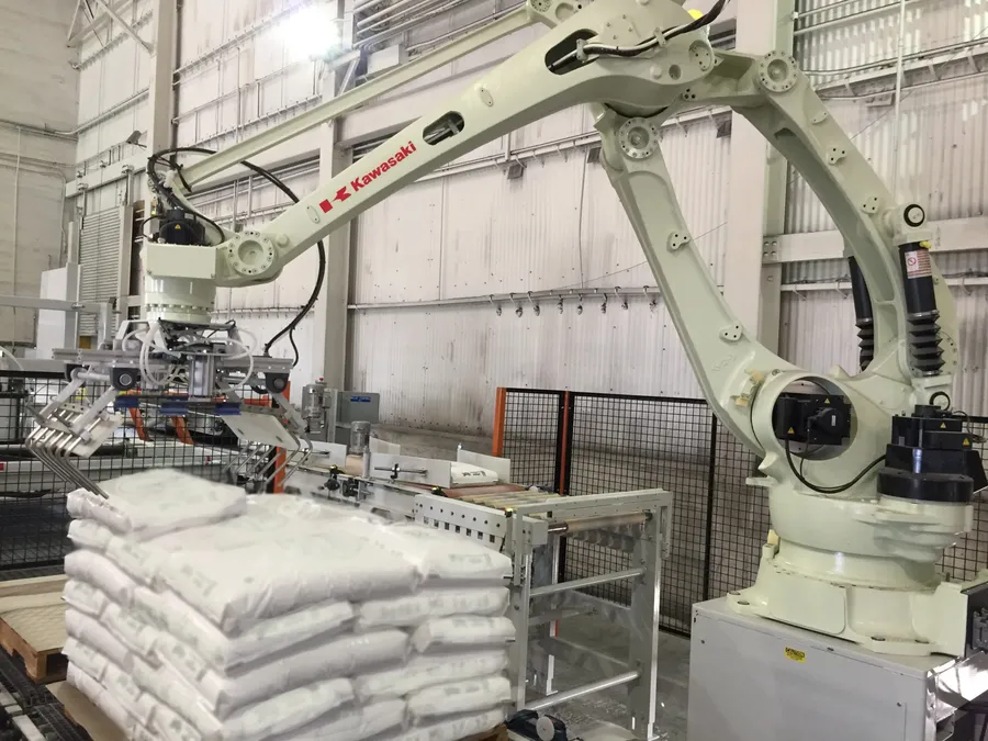 Pallettizzazione di prodotti sensibili in condizioni di calore estremo Kawasaki Robotics CP180L