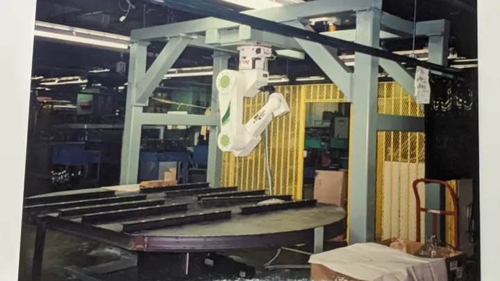 Saldature robotizzate affidabili da oltre 20 anni Kawasaki Robotics VN800