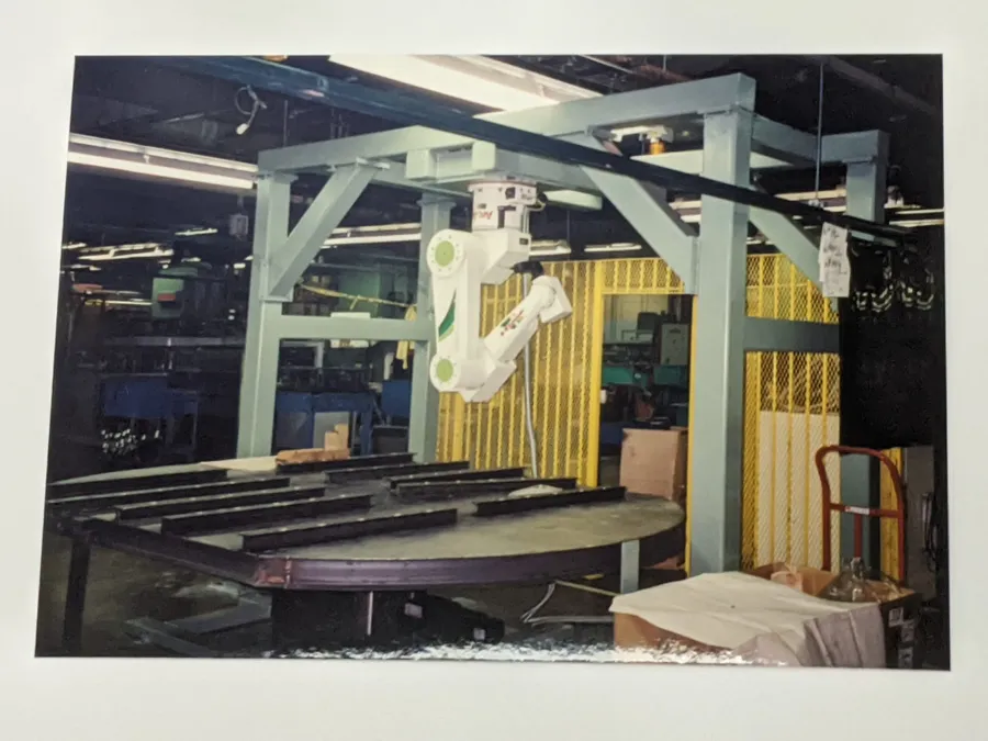 Reliable Robot Welds for More Than 20 Years Kawasaki Robotics VN800