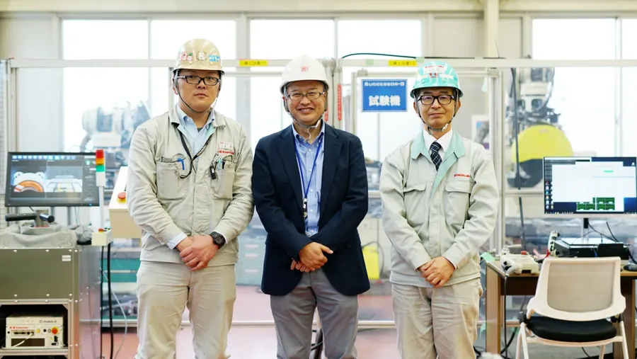 Assistant Manager Takanori Kozuki of Manufacturing Promotion Section 2, Section Manager Jun Ishida of the Sales Division, Designing Section 1 Manager Takanori Kiritoshi of the Plant Division, all from the Energy Solution & Marine Engineering Company
